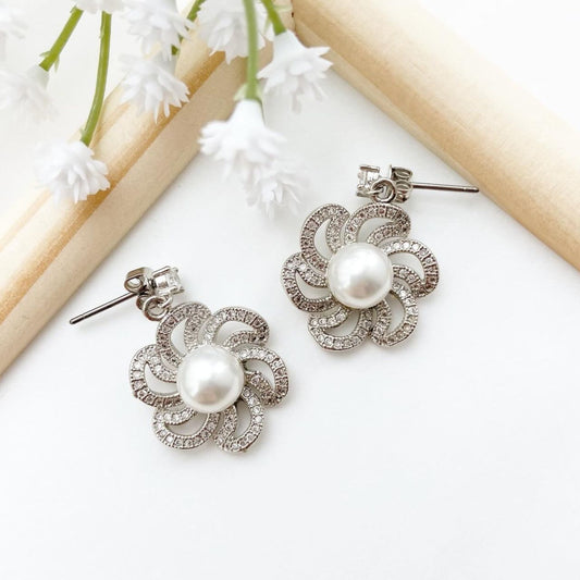 フラワーパールピアス A27