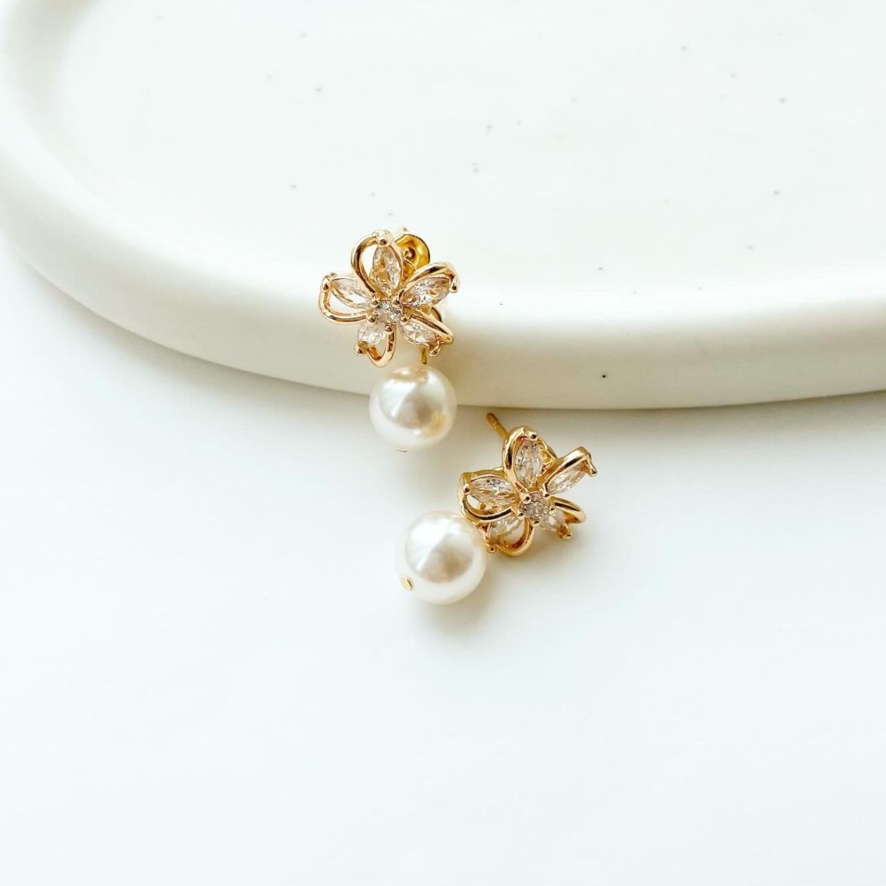 桜ジルコニア×8mmパールピアス A1416