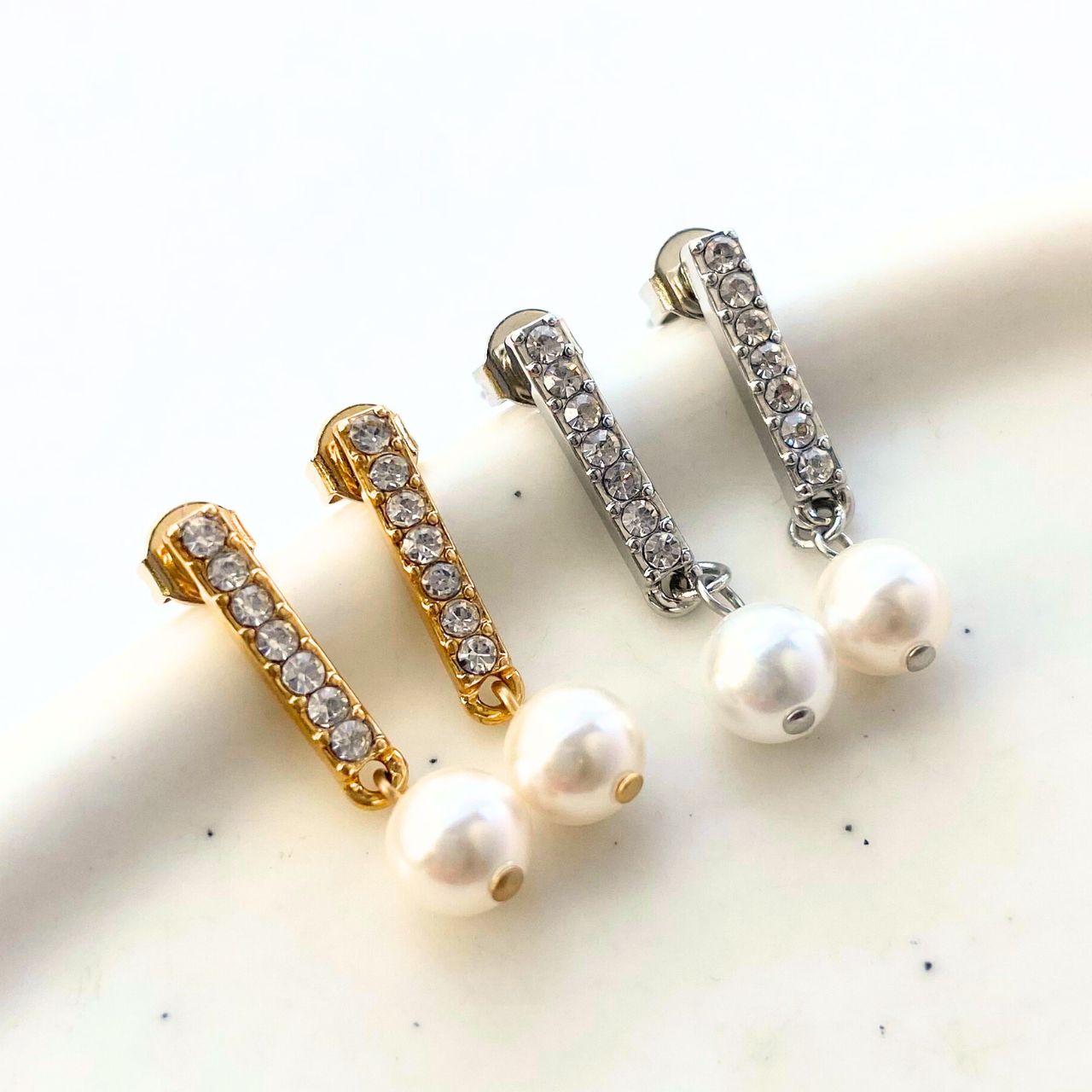6mmパールロングラインストーンピアス