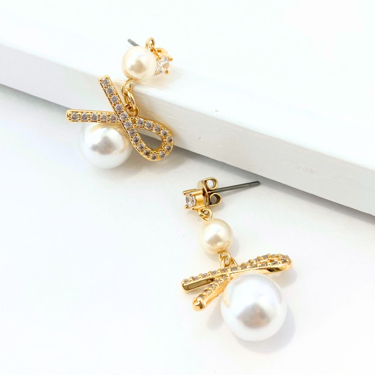 パールノットジルコニアピアス A1443