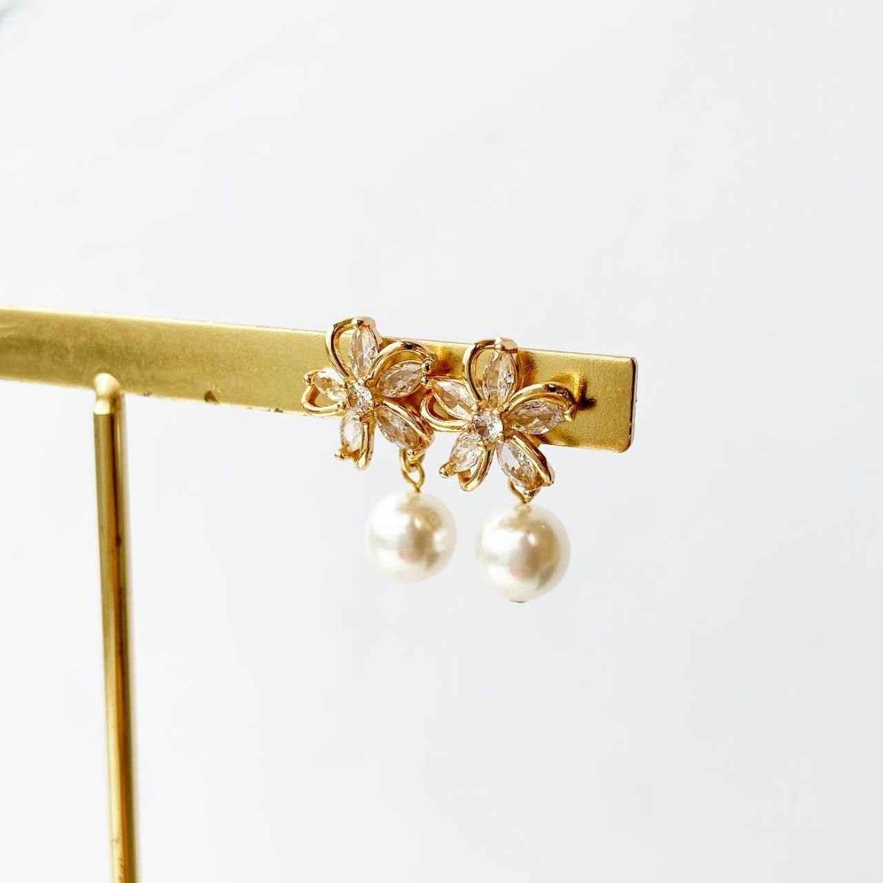 桜ジルコニア×8mmパールピアス A1416