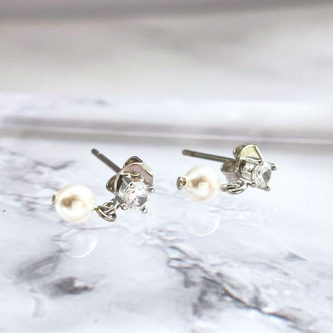 2wayジルコニアリボンピアス A62