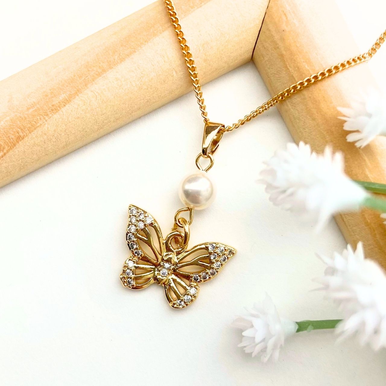 おもちママ♡です。ビジュー.ハンドメイド♡イヤリング♡ おりぼんビジューイヤリング(ローズ) - ゆめかわいい