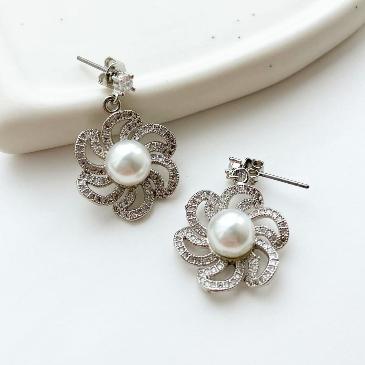 フラワーパールピアス　A1064