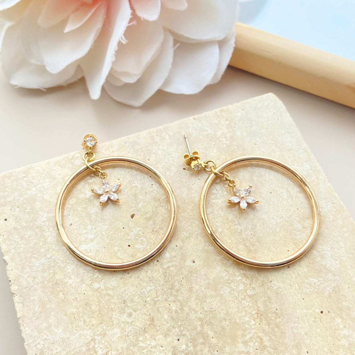 フープ×ジルコニアフラワーピアス