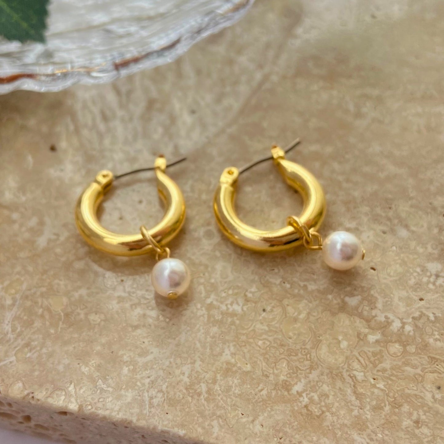 ワンタッチフープ×ホワイトパール(4mm)ピアス