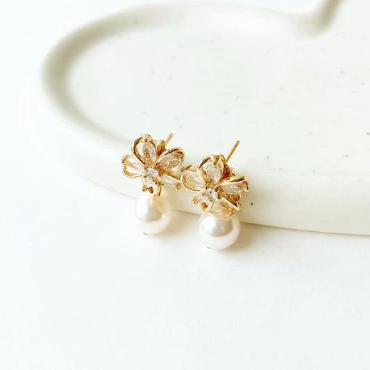 桜ジルコニア×8mmパールピアス　A1416
